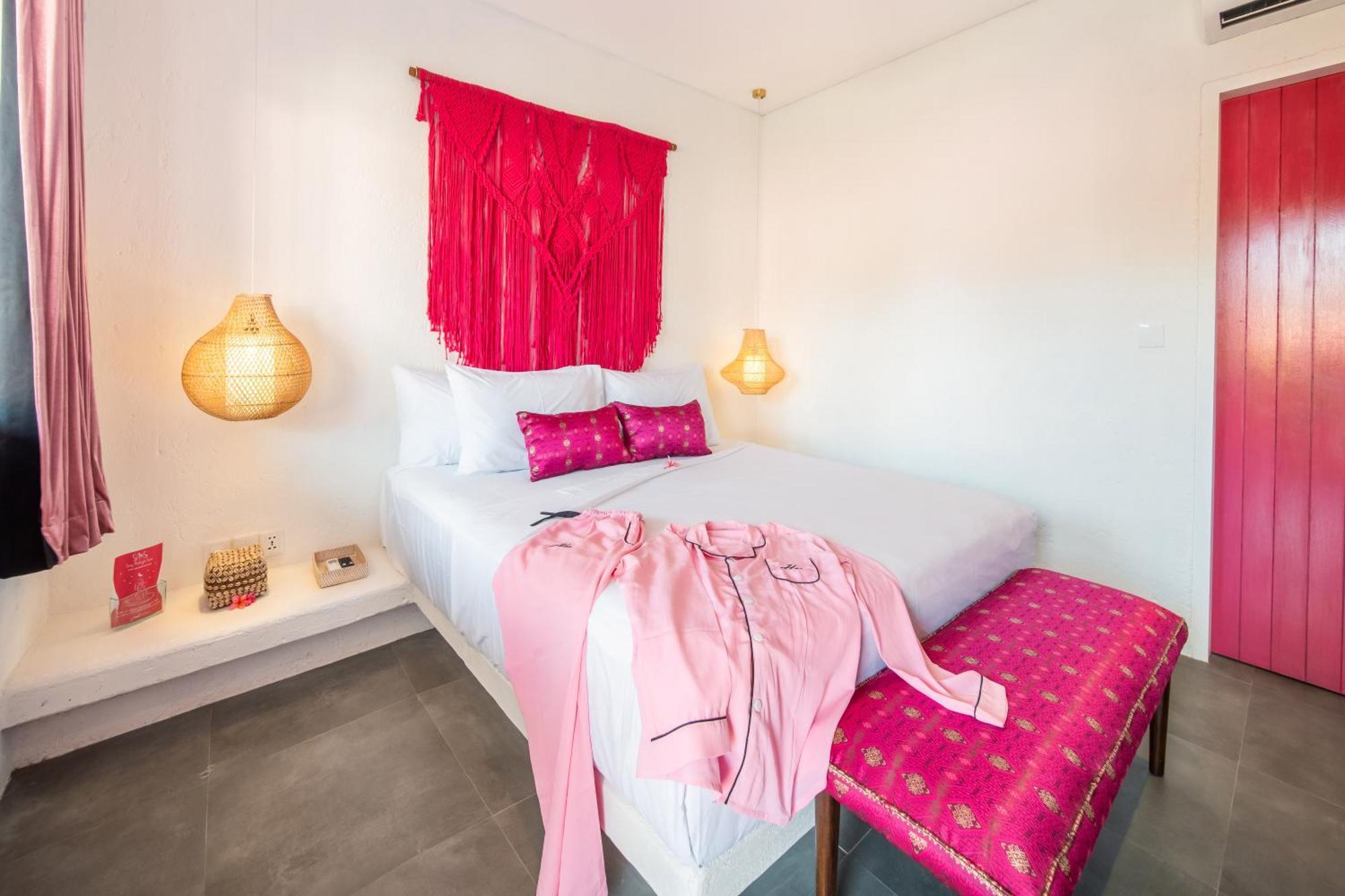 Pinkprivate Balangan - For Cool Adults Only Bed & Breakfast Jimbaran  Exterior photo