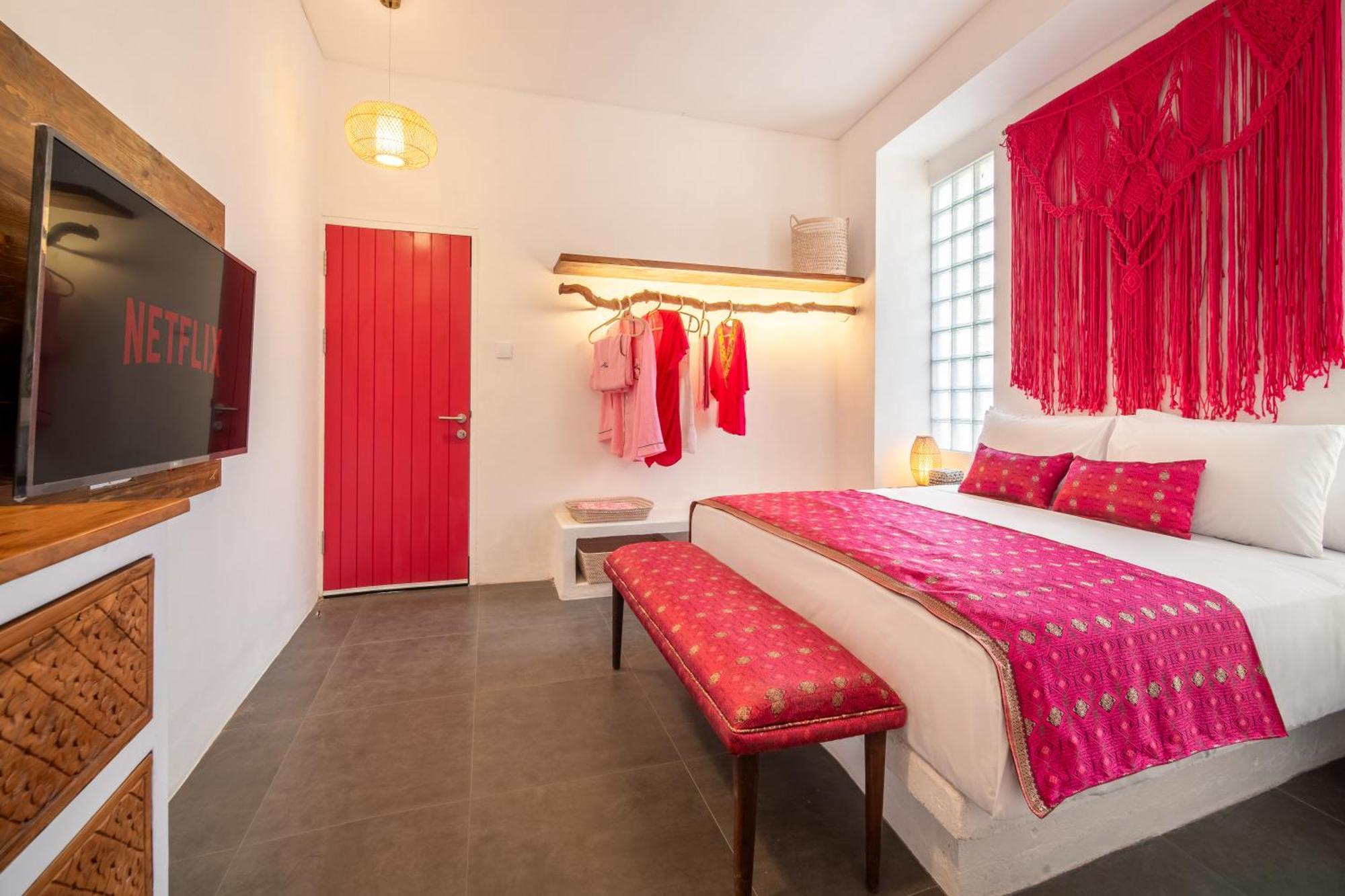 Pinkprivate Balangan - For Cool Adults Only Bed & Breakfast Jimbaran  Exterior photo