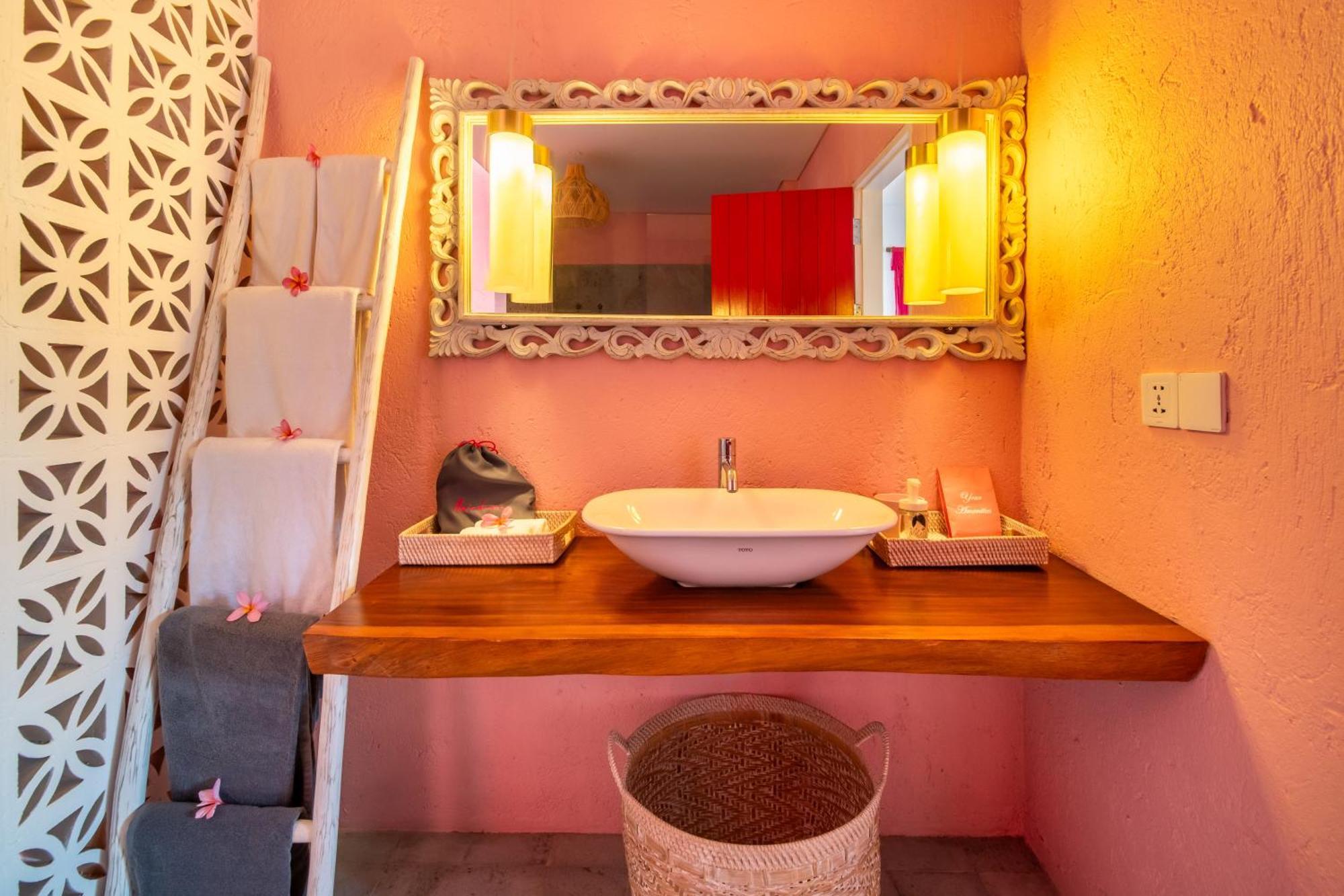 Pinkprivate Balangan - For Cool Adults Only Bed & Breakfast Jimbaran  Exterior photo